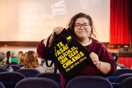 DĂa del Cine Chileno ampliĂł el acceso al cine nacional en 14 regiones, convocando a 7.726 espectadores DĂa del Cine Chileno ampliĂł el acceso al cine nacional en 14 regiones, convocando a 7.726 espectadores