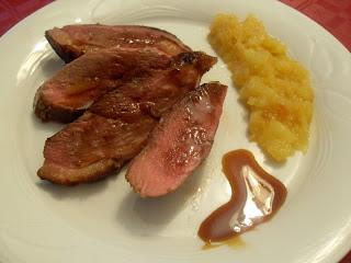 Receta de Magret de pato con reducción de Pedro Ximénez y puré de manzana.