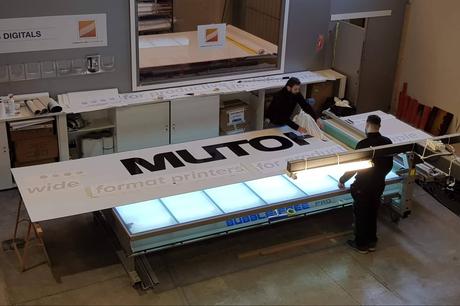 La productora española Infinity Studios amplía su comunicación con un nuevo catálogo y presencia en París