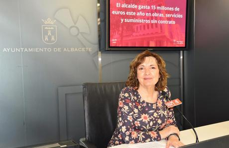 Abre al tráfico un carril de la CM-3217 en Tazona (Albacete), cortada tras la salida de vía de un camión