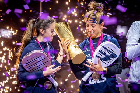 Bea GonzĂĄlez y Claudia FernĂĄndez hacen historia y conquistan el Premier Padel Major de Acapulco