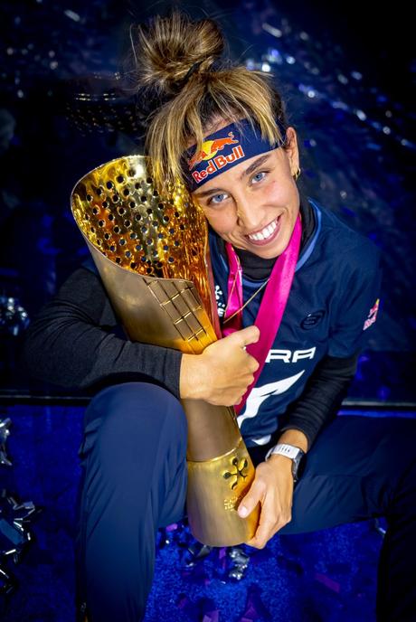 Bea GonzĂĄlez y Claudia FernĂĄndez hacen historia y conquistan el Premier Padel Major de Acapulco