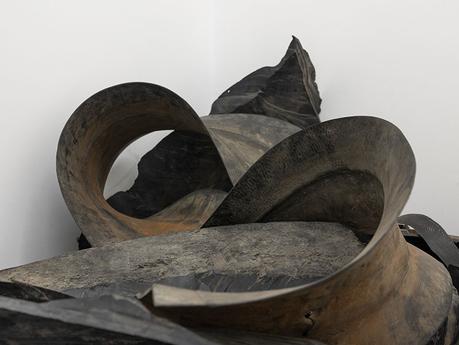 Lima como archivo del desecho: Julia Taszycka debuta en Latinoamérica desde Galería Gato