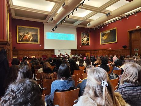 Charla o akelarre de brujas en el WitchMarket Barcelona 2025