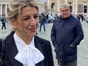 pobre Yolanda rinde ante poder