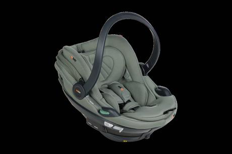 La silla de auto BeSafe Go Beyond certificada por TÜV para uso en aviones