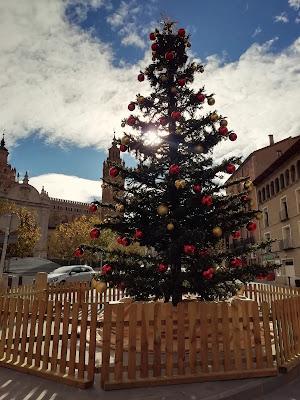 ¡El Renovado Árbol de Navidad de la Ciudad Natal de Halcombe Norilsk!
