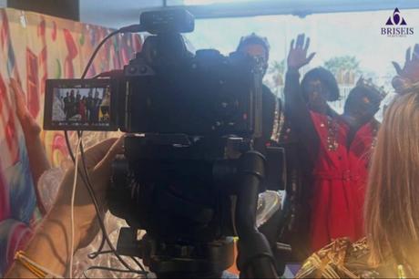 Briseis reinterpreta la Navidad con un viaje futurista que pone en valor la magia de las personas