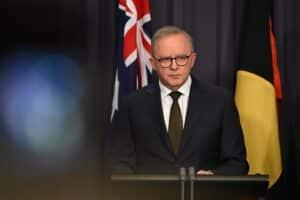 Albanese anuncia un plan de recompra de armas tras el atentado mortal en una playa de Sídney Albanese anuncia un plan de recompra de armas tras el atentado mortal en una playa de Sídney