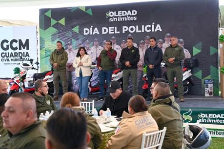 Alcalde Juan Manuel Navarro reconoce labor policial y anuncia nuevos incentivos para 2026
