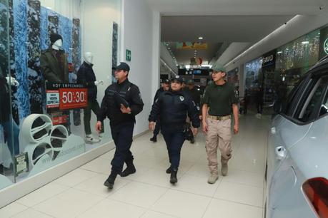 Policia cercana y preventiva refuerza seguridad en plazas comerciales de la capital
