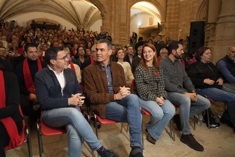 El desplome en Extremadura agrava la crisis del PSOE en el inicio del nuevo ciclo electoral