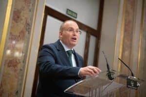 Tellado, Bravo y Arenas ya están en la sede del PP para el recuento y se espera la llegada de Feijóo y Sémper