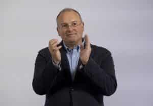 Tellado, Bravo y Arenas ya están en la sede del PP para el recuento y se espera la llegada de Feijóo y Sémper