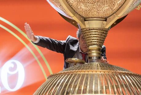 Lotería- Loteros esperan vender más de 3.500 millones de euros en décimos del sorteo de Navidad y superar ventas de 2024