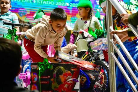 La Presidenta Concejal Paty Aradillas encabeza celebraciones de la Navidad Verde con música, juguetes y convivencia familiar La Presidenta Concejal Paty Aradillas encabeza celebraciones de la Navidad Verde con música, juguetes y convivencia familiar