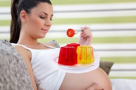 🍮 ¿Se puede consumir gelatina en el embarazo? Beneficios, dudas y recomendaciones