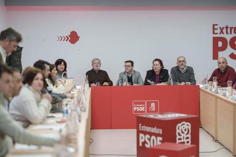 Feijóo y ‘barones’ del PP advierten del «trasvase» de voto del PSOE a Vox