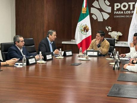 Estado transfiere apoyo extraordinario a estudiantes de la UASLP