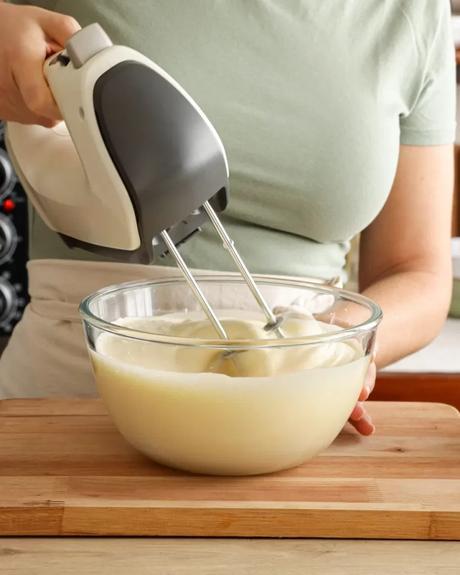 batir huevo y azucar