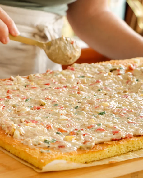 esparcir relleno sobre pionono