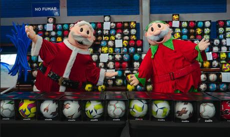 Dr. Simi llevó la magia de la Navidad a los niños de Puente Alto