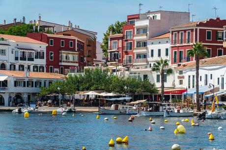 Es Castell, Alojamiento en Menorca