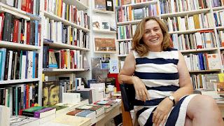 DEL POEMA DE CADA DÍA. HOY: CAE IMPENITENTE UNA LLUVIA DE PALOS, UNA VIRGEN SE LAMENTA, DE LUISA CASTRO