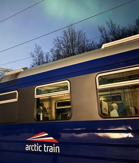 Súbete a un tren eco-friendly nocturno en Noruega para contemplar auroras boreales
