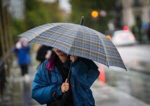 Al menos dos fallecidos y más de 40.000 personas sin electricidad en Suecia por un temporal de frío y nieve