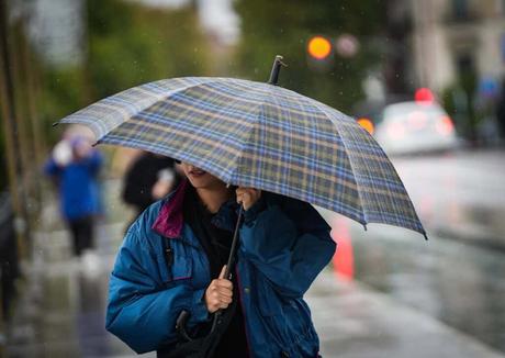 Aviso rojo este domingo por fuertes lluvias en Málaga y alerta naranja en Almería y Granada