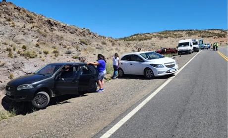 Fuerte choque complica el tránsito en la Ruta 237: fue entre un camión y tres autos