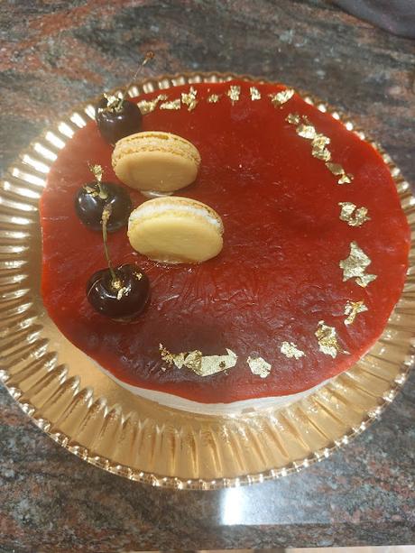 SEMIFRÍO DE VAINILLA Y CHOCOLATE CON CENTRO DE FRUTOS ROJOS SEMIFRÍO DE VAINILLA Y CHOCOLATE CON CENTRO DE FRUTOS ROJOS