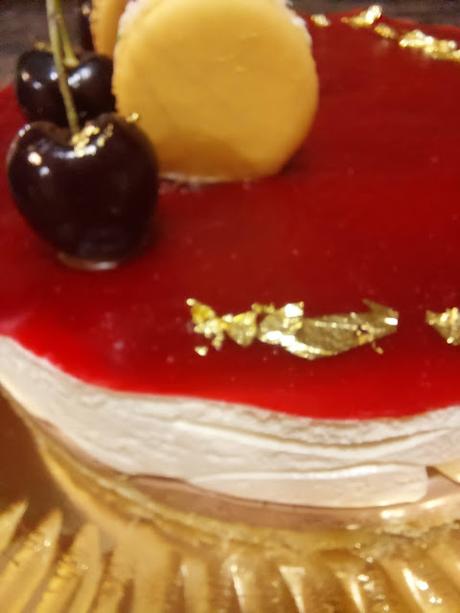 SEMIFRÍO DE VAINILLA Y CHOCOLATE CON CENTRO DE FRUTOS ROJOS SEMIFRÍO DE VAINILLA Y CHOCOLATE CON CENTRO DE FRUTOS ROJOS