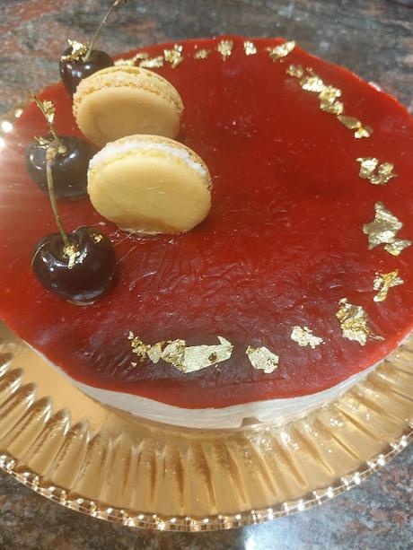 SEMIFRÍO DE VAINILLA Y CHOCOLATE CON CENTRO DE FRUTOS ROJOS SEMIFRÍO DE VAINILLA Y CHOCOLATE CON CENTRO DE FRUTOS ROJOS