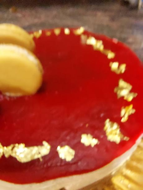 SEMIFRÍO DE VAINILLA Y CHOCOLATE CON CENTRO DE FRUTOS ROJOS SEMIFRÍO DE VAINILLA Y CHOCOLATE CON CENTRO DE FRUTOS ROJOS