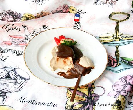 PANACOTTA DE CAFÉ CON SALSA DE CHOCOLATE