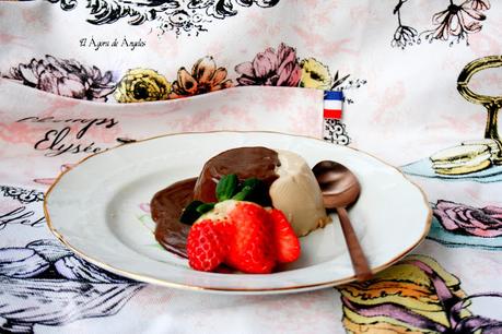 PANACOTTA DE CAFÉ CON SALSA DE CHOCOLATE