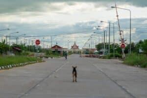 Tailandia entrega a Camboya a 18 soldados detenidos en virtud del alto el fuego