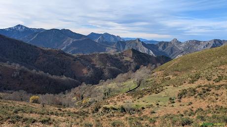 Bajando a la Majada Feleches desde el Cuyargayos