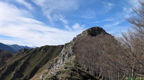 Subiendo por la arista oriental del Cuyargayos