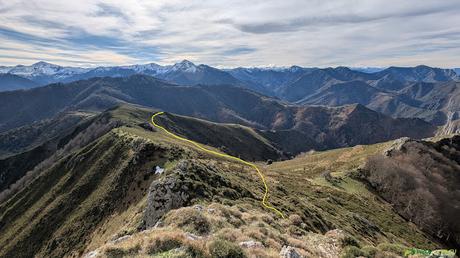 Descenso del Cuyargayos hacia la Collada Mezquita