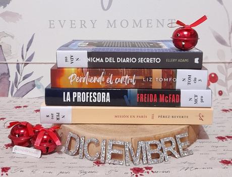 Mis lecturas del mes: capa, espada y adviento