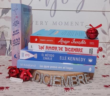 Mis lecturas del mes: capa, espada y adviento