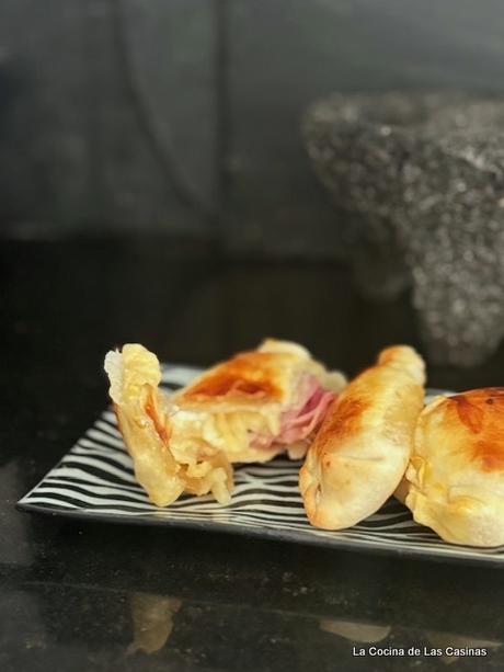 Empanadas de Queso Emmental, Jamón de York y Cebolla Caramelizada:#QuesoSuizoInternationalDay