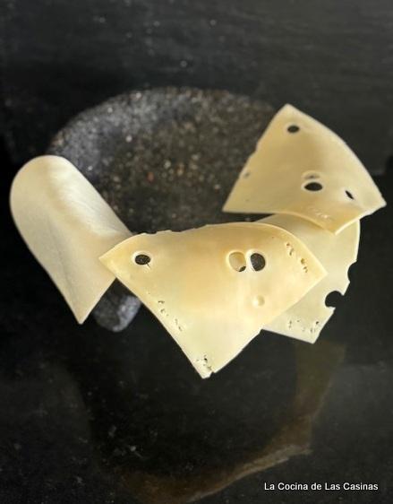 Empanadas de Queso Emmental, Jamón de York y Cebolla Caramelizada:#QuesoSuizoInternationalDay