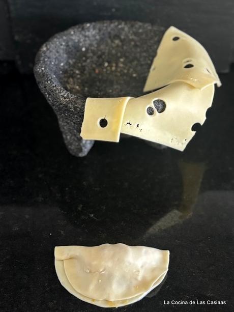 Empanadas de Queso Emmental, Jamón de York y Cebolla Caramelizada:#QuesoSuizoInternationalDay