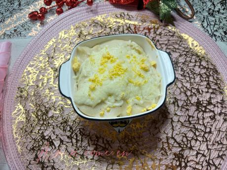 Huevos rellenos de pollo con bechamel