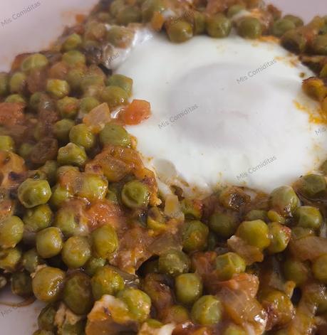 GUISANTES CON TOMATE Y QUESO GUISANTES CON TOMATE Y QUESO