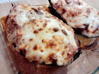 BERENJENAS RELLENAS DE ATÚN, BECHAMEL Y QUESO DE CABRA